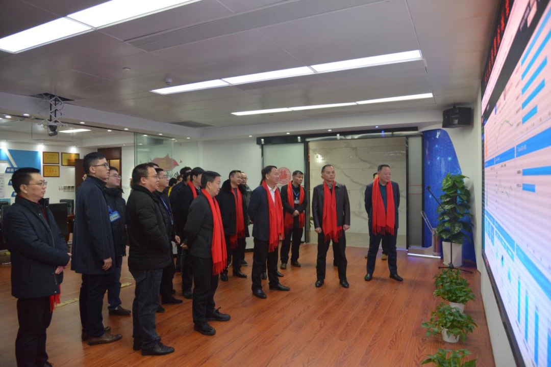 新年上班第一天 領導拜年送祝福