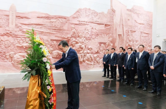 省水投集團(tuán)開(kāi)展“傳承紅色基因，走好新‘趕考’路”主題實(shí)踐活動(dòng)