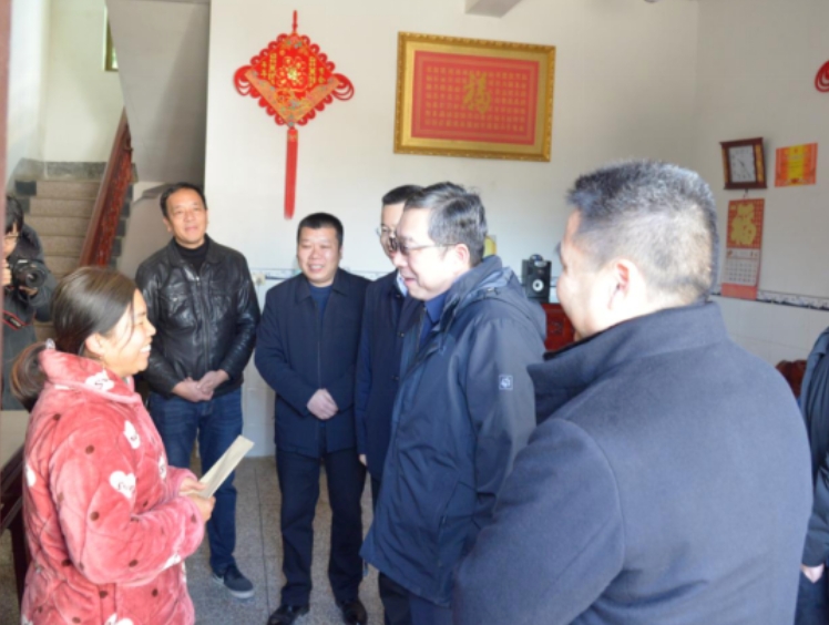 鄒洪一行赴集團(tuán)駐點(diǎn)幫扶村弋陽縣中畈鄉(xiāng)芳墩村調(diào)研