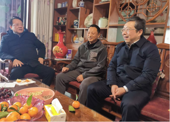集團(tuán)領(lǐng)導(dǎo)走訪慰問退休老同志