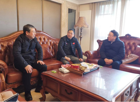 集團(tuán)領(lǐng)導(dǎo)走訪慰問退休老同志