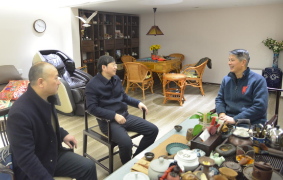 集團(tuán)領(lǐng)導(dǎo)走訪慰問退休老同志