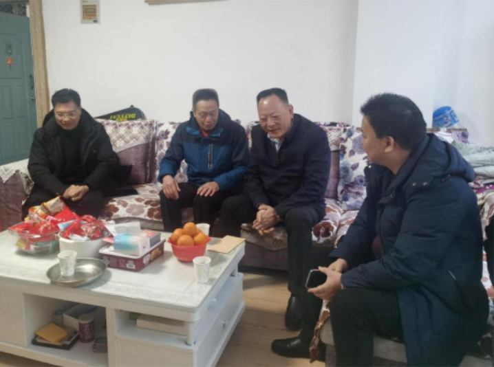 歲寒情暖 濃濃關(guān)懷丨春節(jié)前夕集團(tuán)領(lǐng)導(dǎo)深入基層走訪慰問