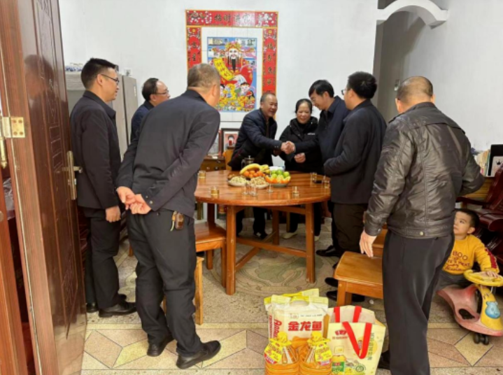歲寒情暖 濃濃關(guān)懷丨春節(jié)前夕集團(tuán)領(lǐng)導(dǎo)深入基層走訪慰問
