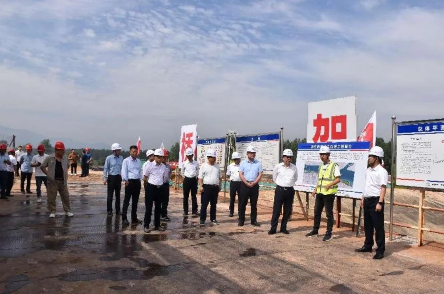 鄒洪赴集團(tuán)項(xiàng)目公司調(diào)研