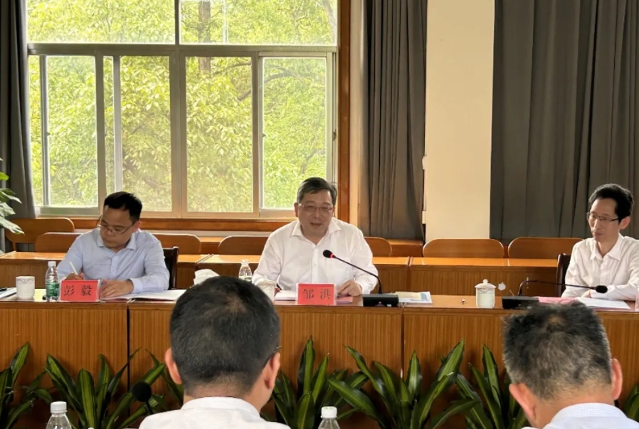 鄒洪赴集團(tuán)項(xiàng)目公司調(diào)研