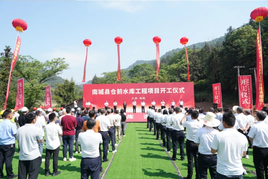 鄒洪赴集團(tuán)項(xiàng)目公司調(diào)研