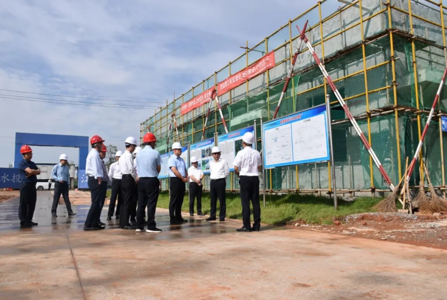 鄒洪赴集團(tuán)項(xiàng)目公司調(diào)研