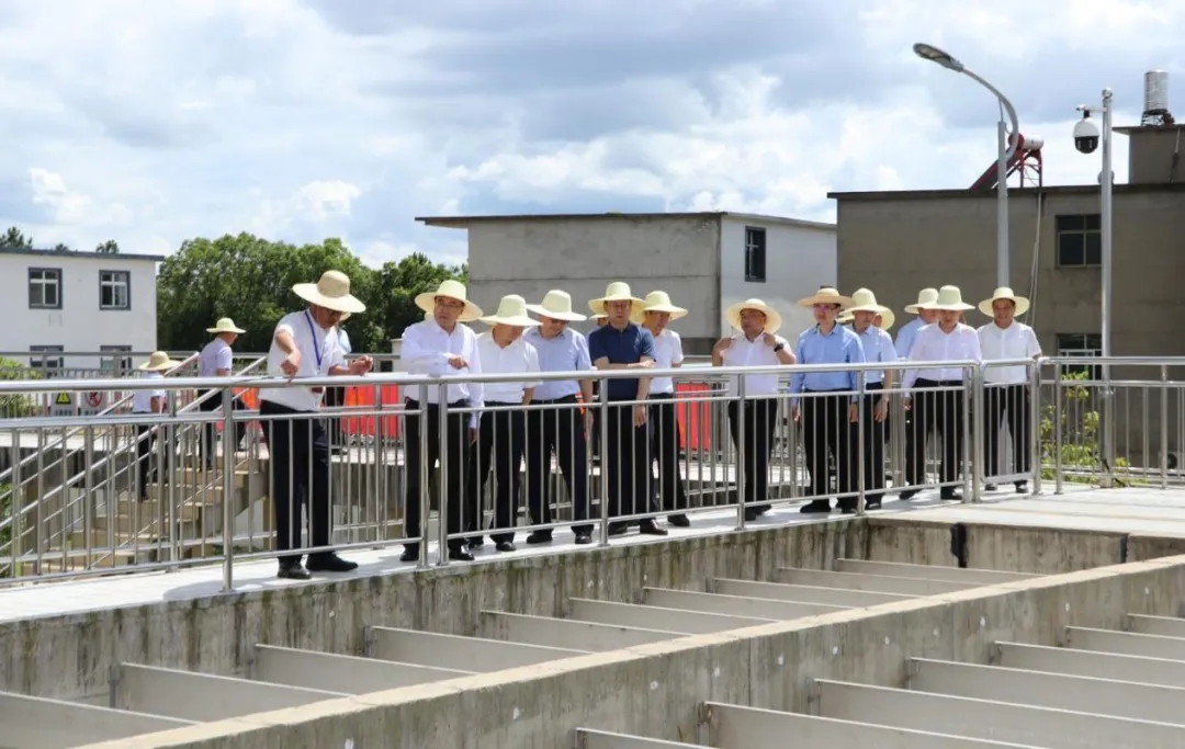 水利部副部長李良生到進(jìn)賢潤泉軍山湖水廠調(diào)研
