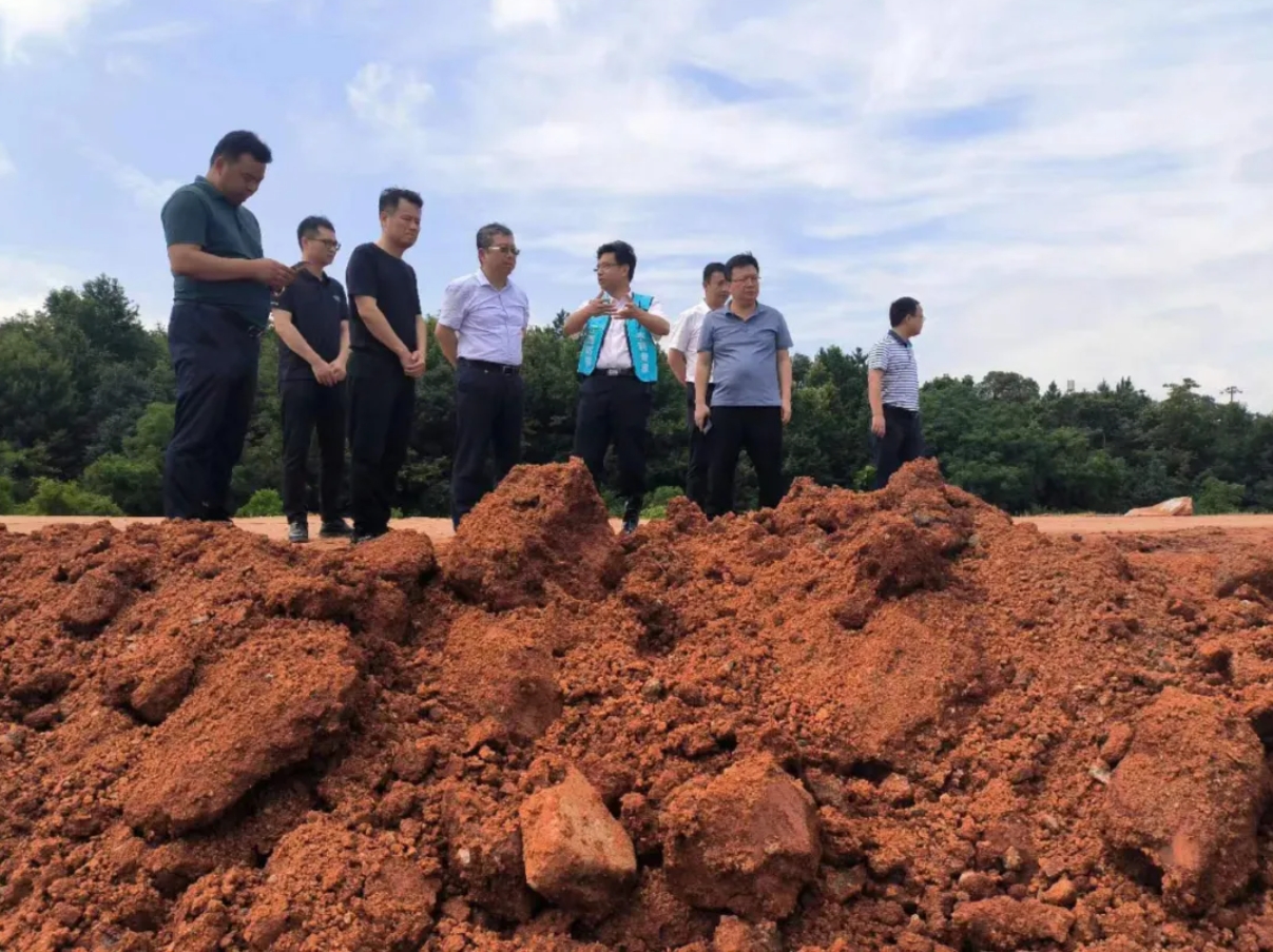 鄒洪深入防汛一線調(diào)研指導(dǎo)并慰問集團(tuán)派出專家組成員