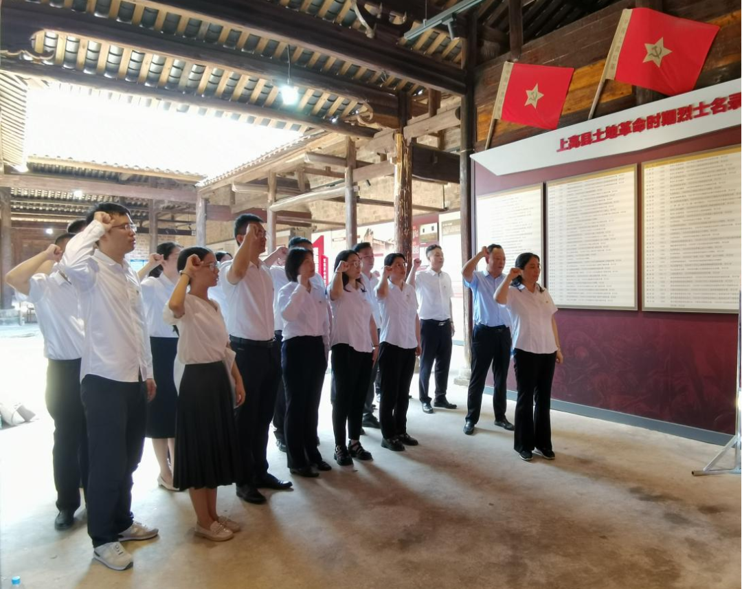 追尋先烈足跡 傳承紅色精神|省水投集團(tuán)與江西省國(guó)開行聯(lián)合開展主題黨日活動(dòng)