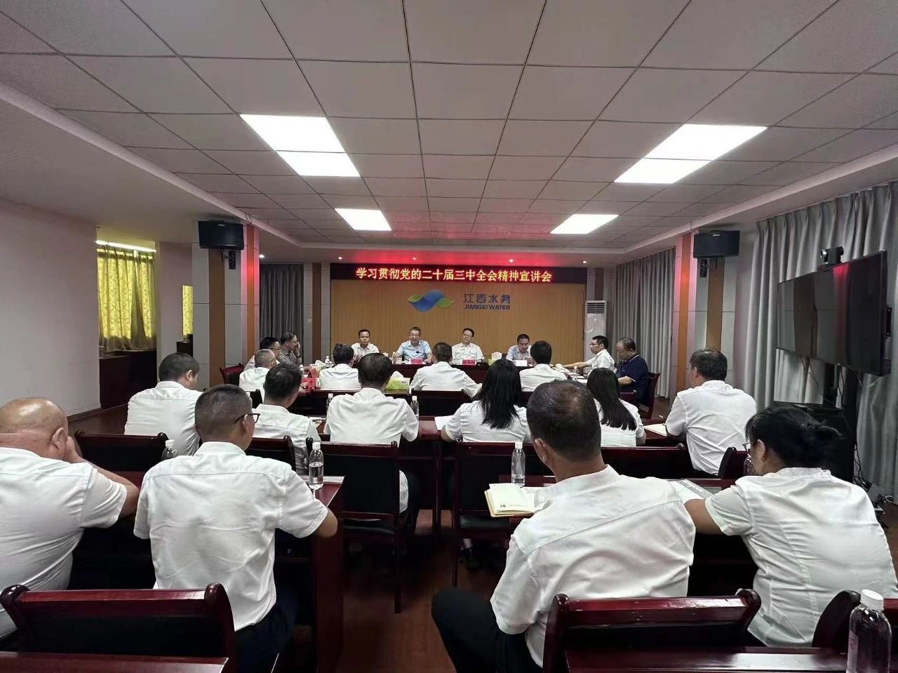 鄒洪深入信豐潤(rùn)泉公司宣講黨的二十屆三中全會(huì)精神