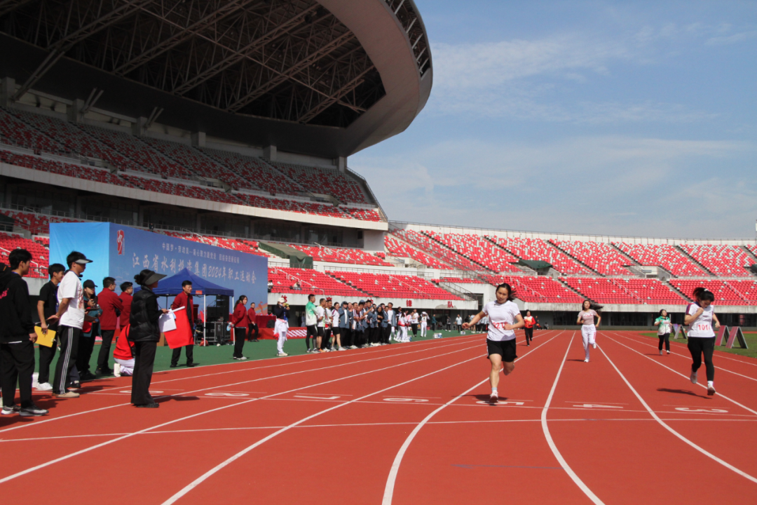 運(yùn)動(dòng)會(huì)賽場精彩掠影