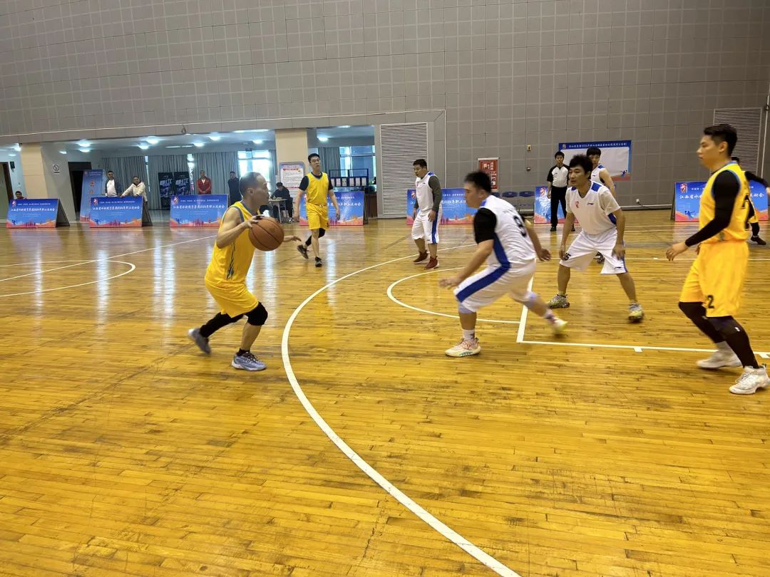 決賽戰(zhàn)正酣——運動會決賽精彩掠影