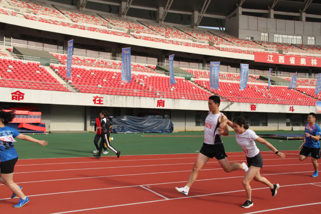 運(yùn)動(dòng)會(huì)賽場精彩掠影