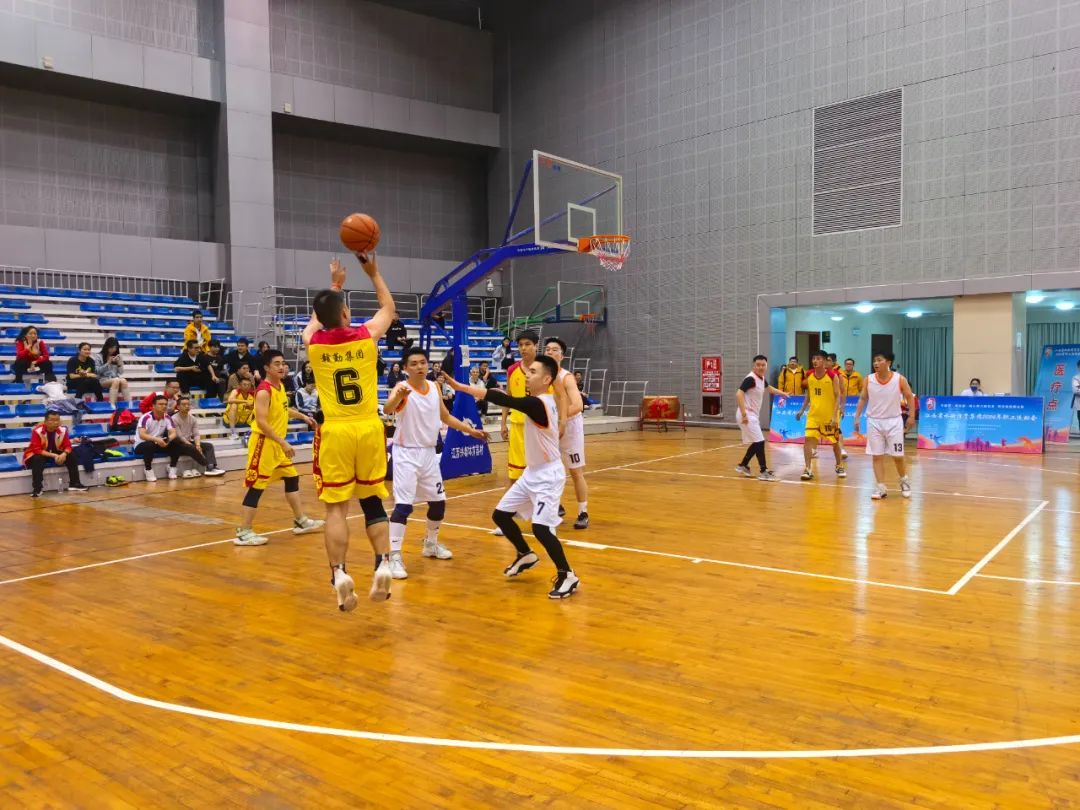 運(yùn)動(dòng)會(huì)賽場精彩掠影