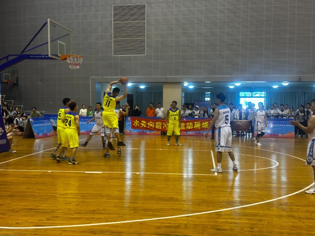 決賽戰(zhàn)正酣——運動會決賽精彩掠影