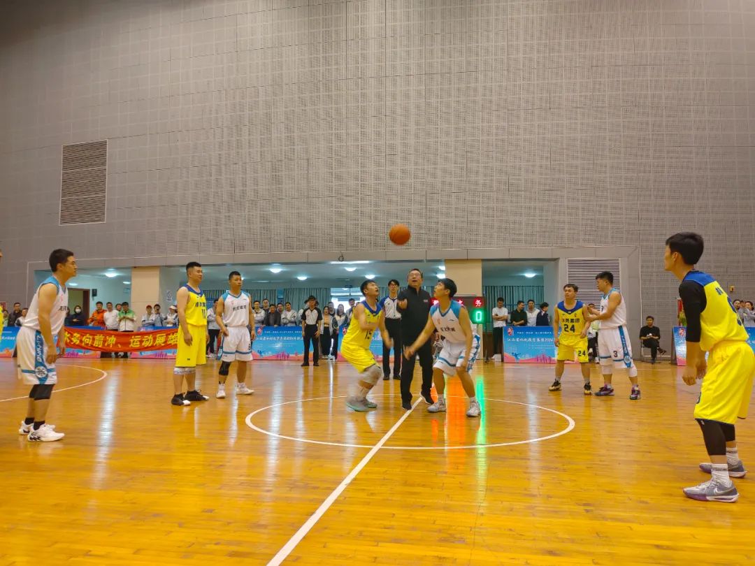 決賽戰(zhàn)正酣——運動會決賽精彩掠影