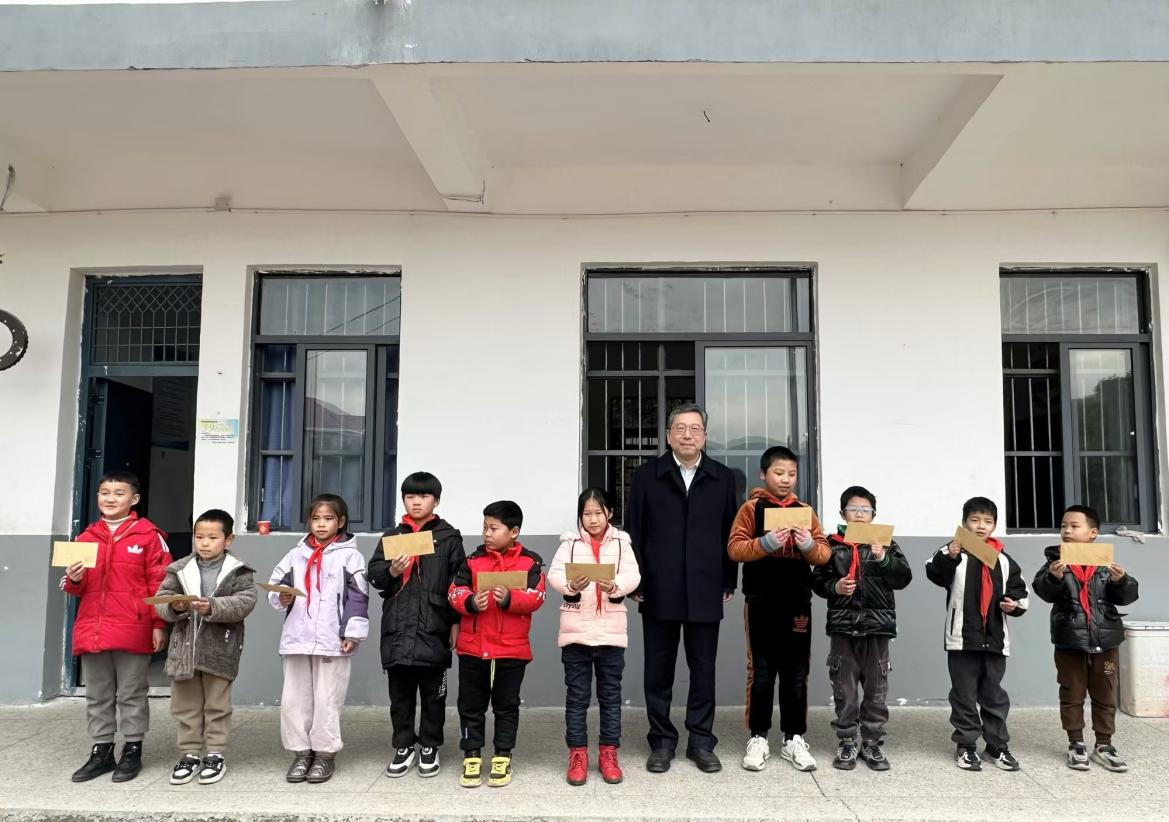 鄒洪赴集團駐點幫扶村開展鄉(xiāng)村振興