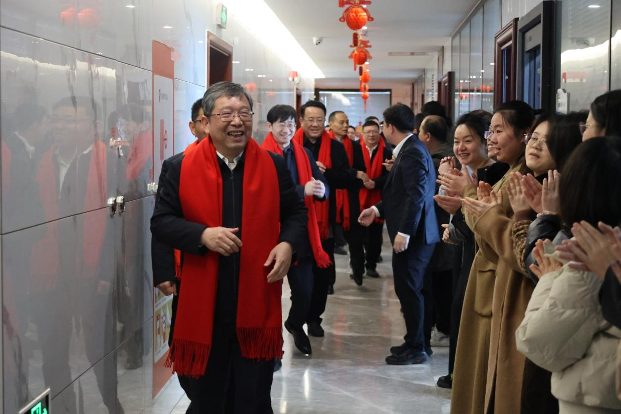開(kāi)工大吉丨新春送祝福 聚力啟新篇——集團(tuán)領(lǐng)導(dǎo)上班第一天給大家拜年！