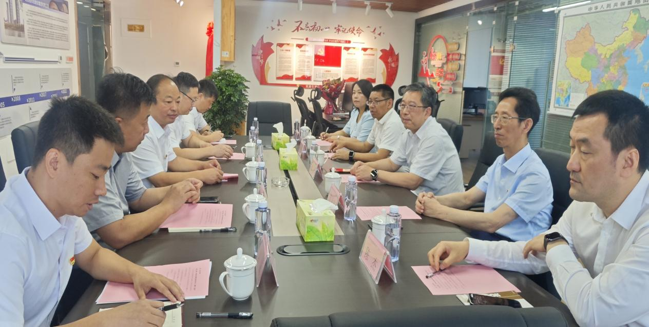 鄒洪為建設(shè)集團新疆分公司黨支部揭牌