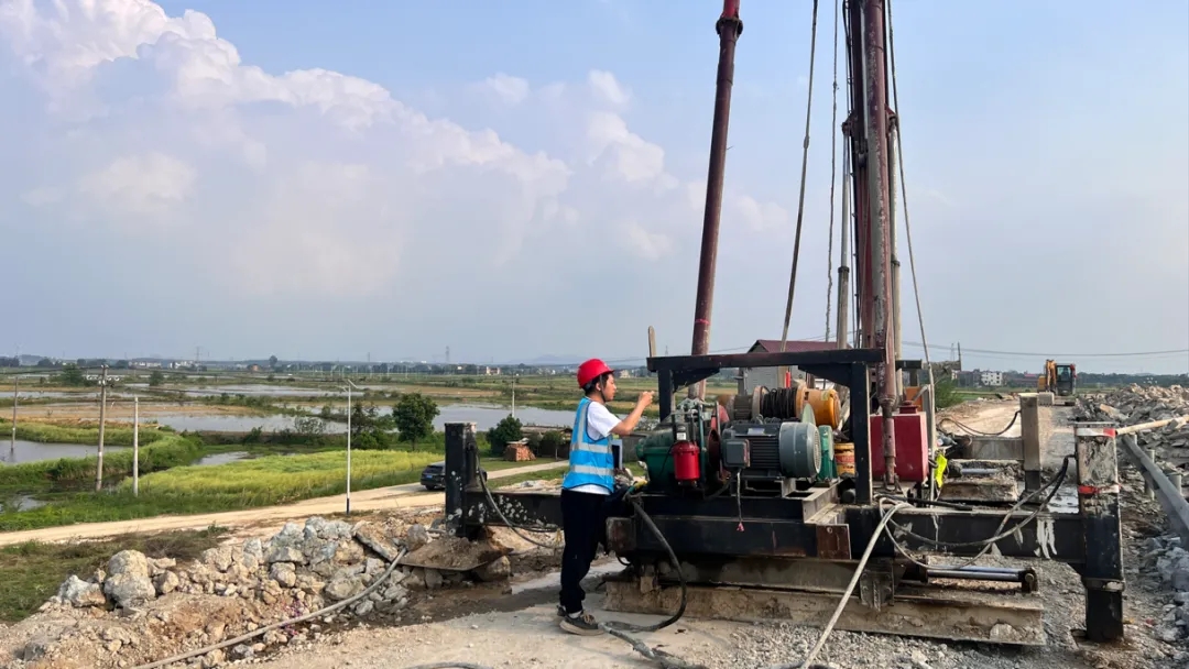 新華網(wǎng)、全國基層黨建網(wǎng)刊發(fā)文章《江西省水投集團(tuán)：以“三個(gè)聚焦”推動(dòng)深入貫徹中央八項(xiàng)規(guī)定精神學(xué)習(xí)教育走深走實(shí)》