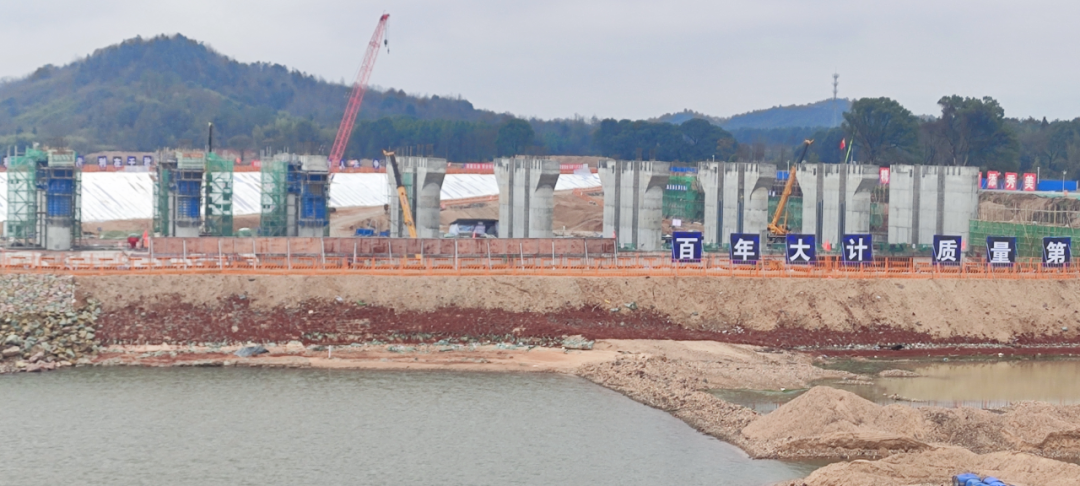 撫州疏山水利樞紐工程泄水閘閘墩順利封頂