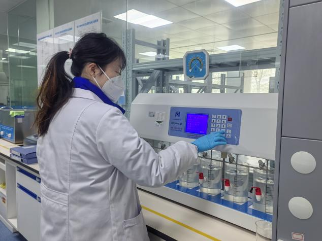 戰(zhàn)初雪 保供水丨水務(wù)集團(tuán):迎風(fēng)戰(zhàn)雪保供水 排憂(yōu)解難暖民心