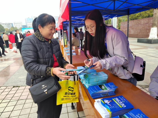3·15我們在行動丨水務(wù)集團開展3·15消費者權(quán)益日供水宣傳活動