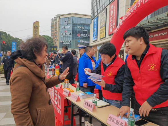 3·15我們在行動丨水務(wù)集團開展3·15消費者權(quán)益日供水宣傳活動