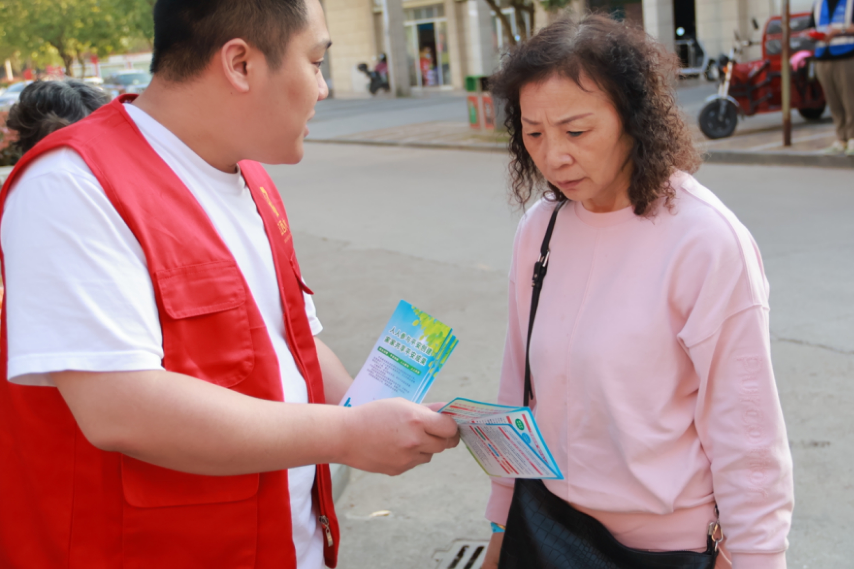 工程咨詢集團深入一線開展平安建設(shè)宣傳活動