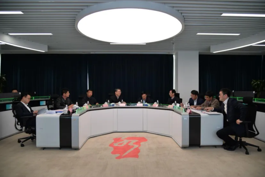 南昌工程學(xué)院黨委書(shū)記汪勝前一行到江河信息公司調(diào)研座談