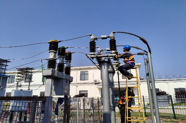 抓檢修分秒必爭 保發(fā)電全力以赴——能源公司安徽金寨光伏電站順利完成停電檢修工作