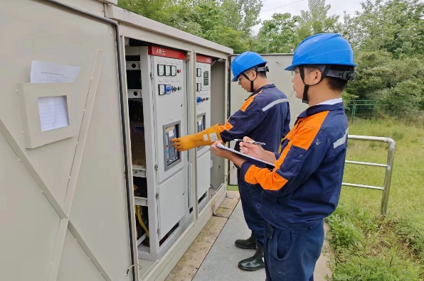 抓檢修分秒必爭 保發(fā)電全力以赴——能源公司安徽金寨光伏電站順利完成停電檢修工作