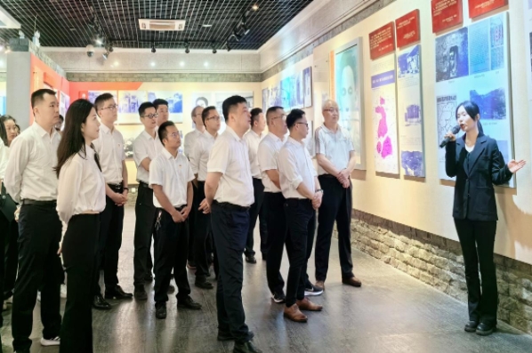 警鐘長鳴知敬畏 廉潔自律守底線——能源公司赴方志敏廣場開展第二季度廉潔警示教育活動