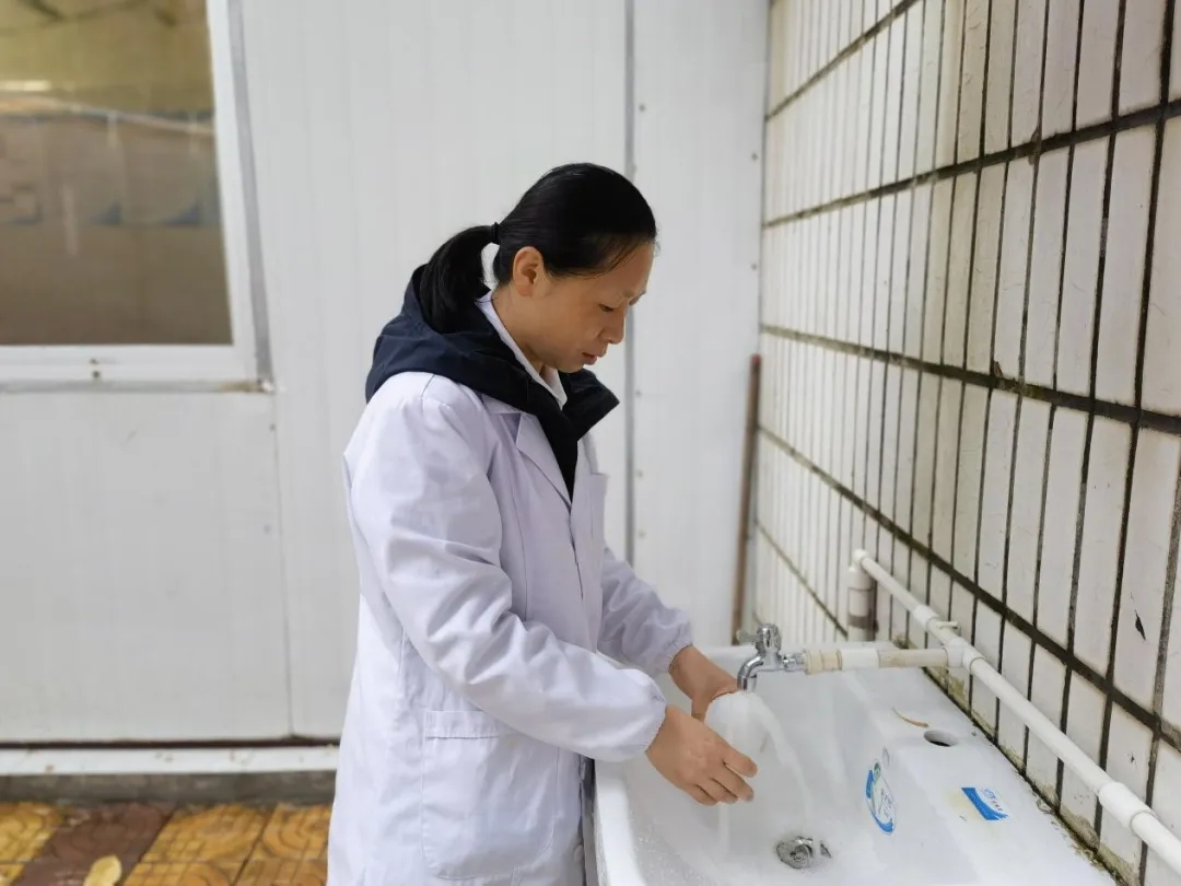 莘莘學子心 濃濃供水情丨省水務(wù)集團為廣大考生用水安全保駕護航