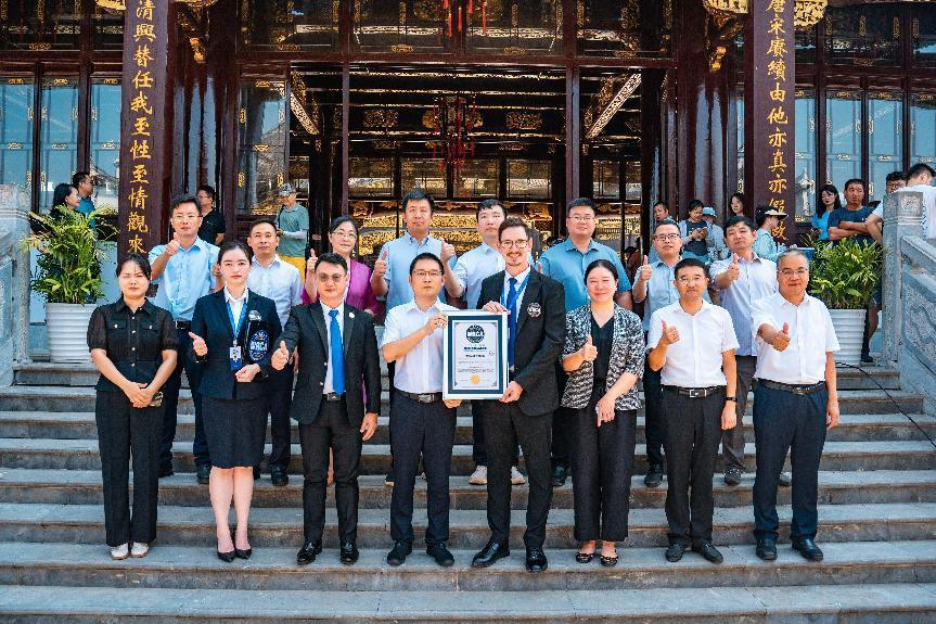 喜報|建設集團投資的洪巖水上戲臺獲世界紀錄認證——世界最大榫卯結構水上戲臺